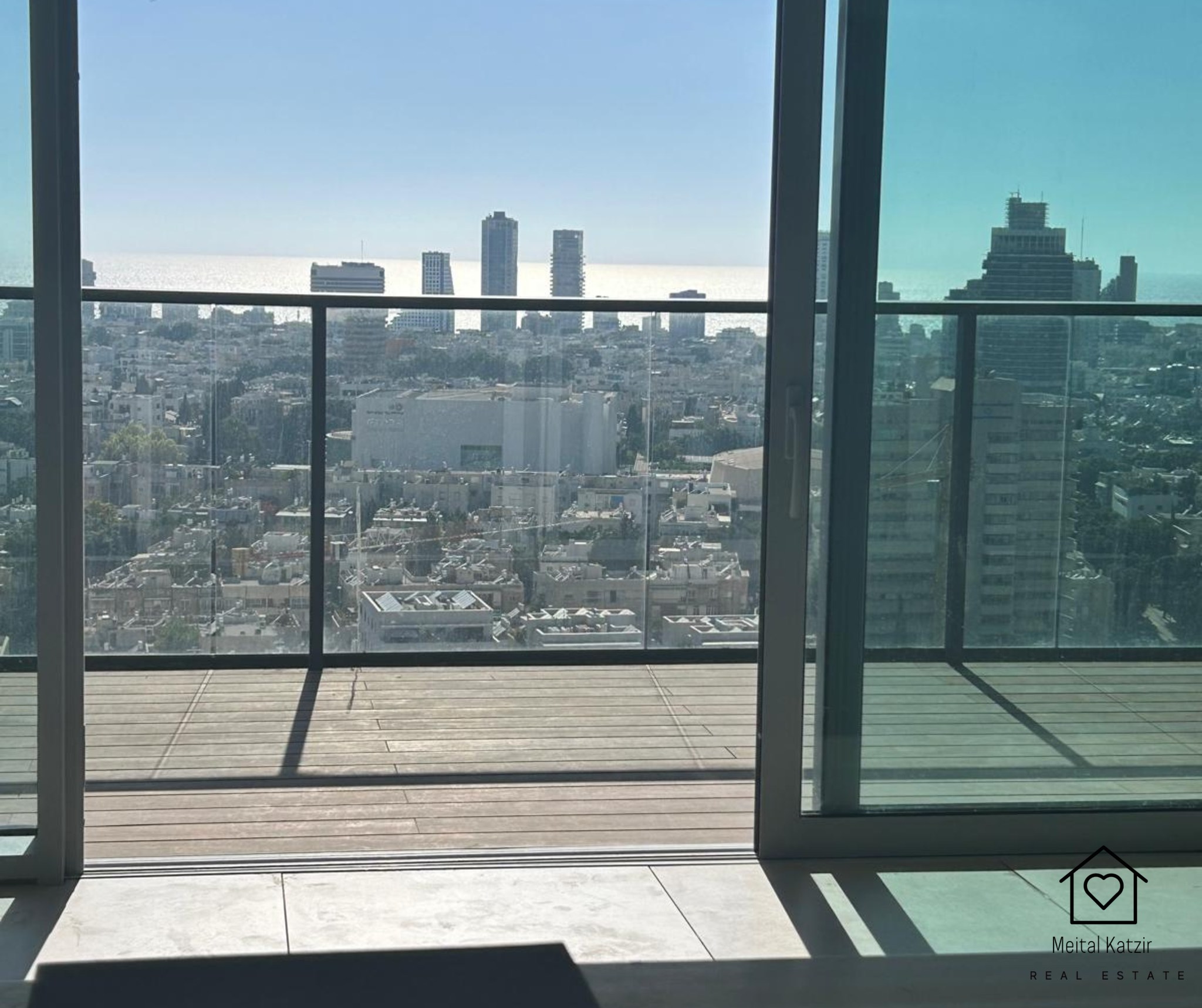 5 חדרים בקומה גבוהה עם נוף לים, ב.ס.ר שרונה, הנוף מהמרפסת לים